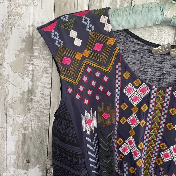 One September embroidered tunic XS - Picture 2 of 5